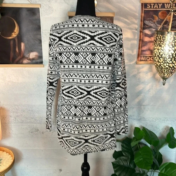 American eagle black and white open front cardigan size medium - Picture 3 of 6